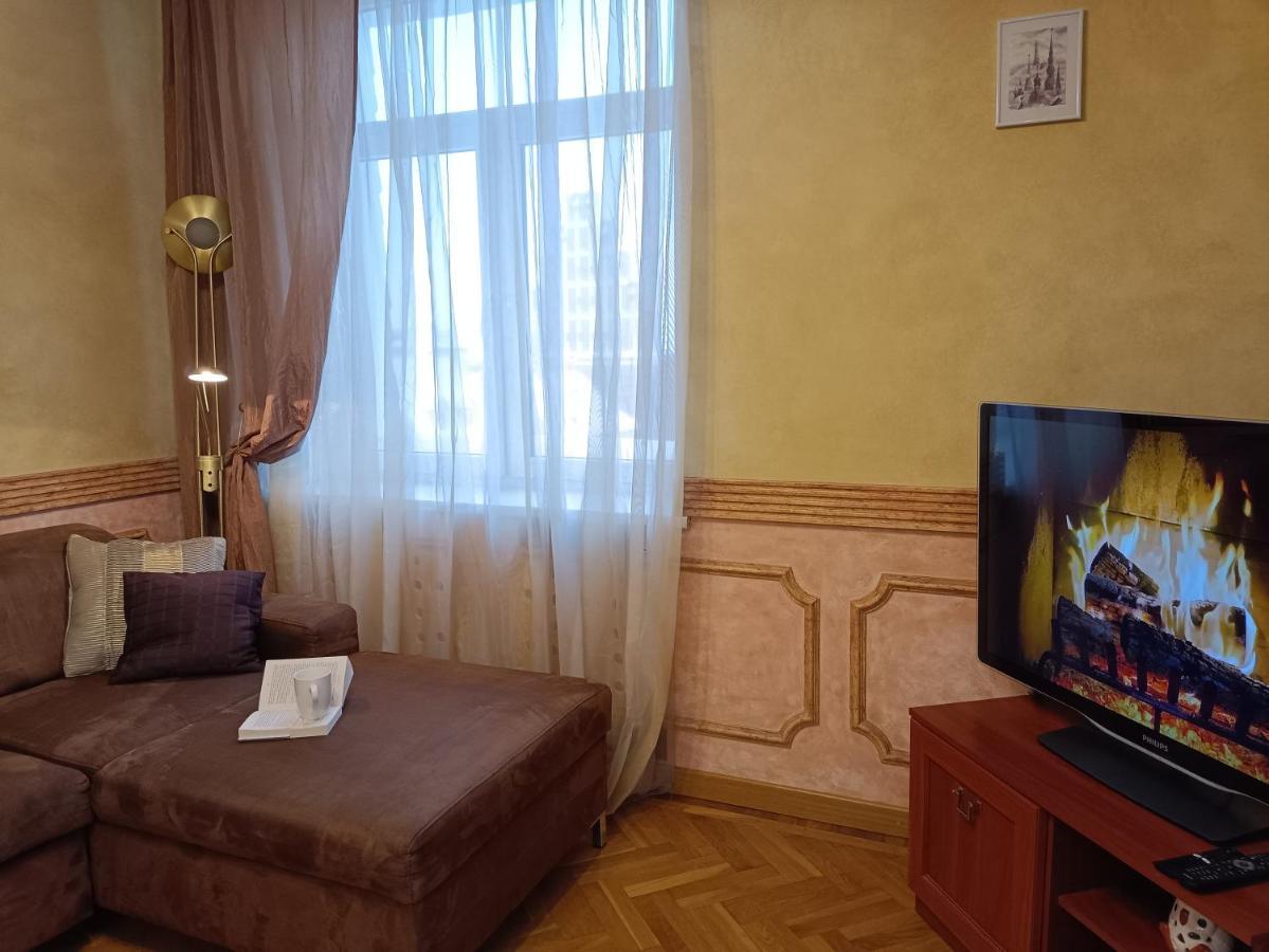 Old Town Retreat With Stunning Views 2 Bedroom Apartment Nearby The Church Of Saint Peter Рига Экстерьер фото