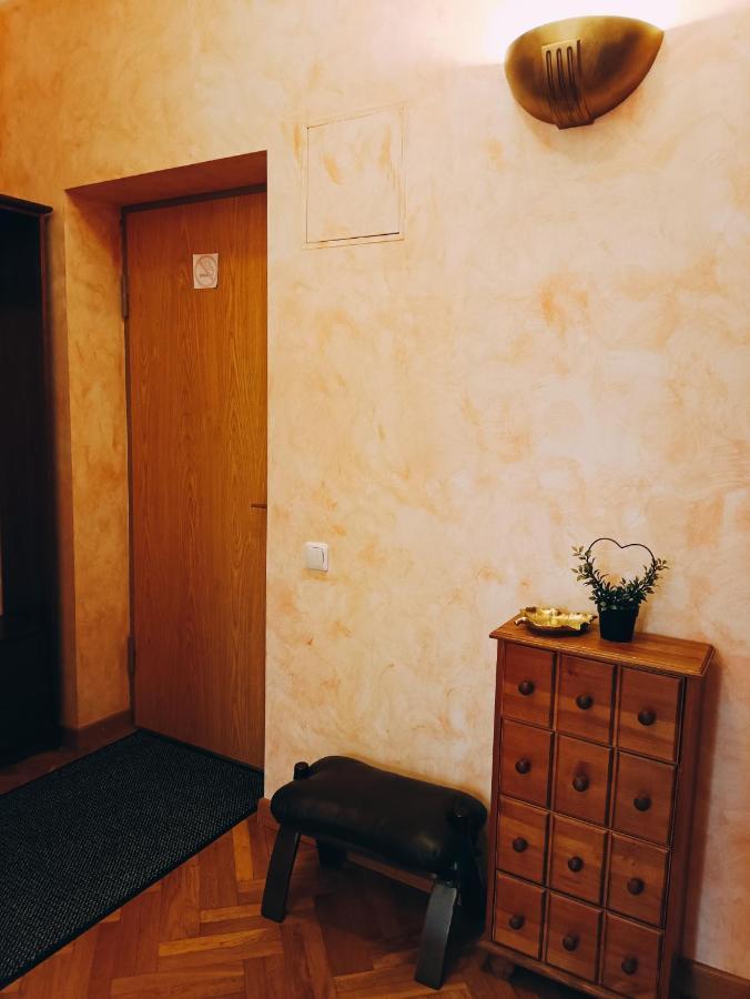 Old Town Retreat With Stunning Views 2 Bedroom Apartment Nearby The Church Of Saint Peter Рига Экстерьер фото