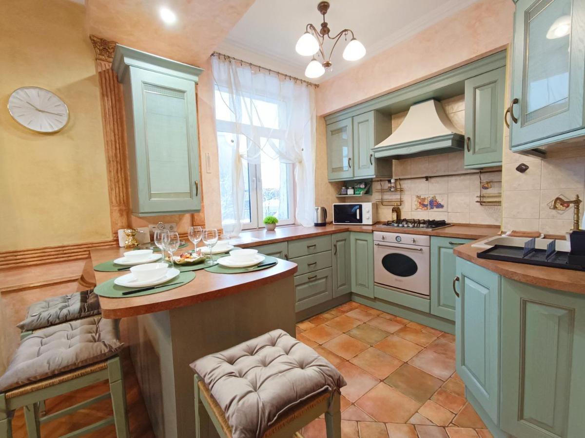 Old Town Retreat With Stunning Views 2 Bedroom Apartment Nearby The Church Of Saint Peter Рига Экстерьер фото