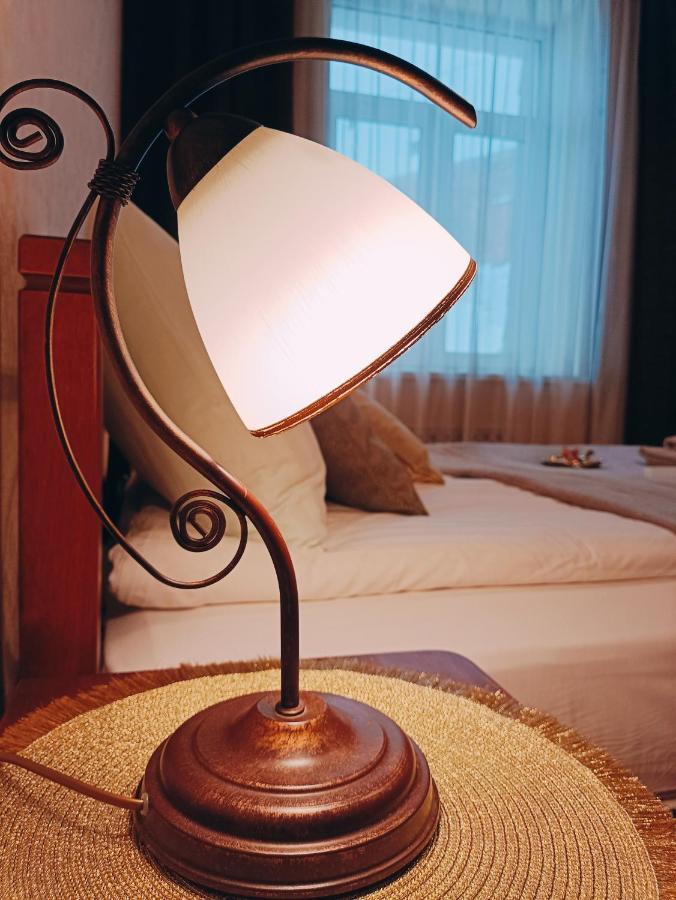 Old Town Retreat With Stunning Views 2 Bedroom Apartment Nearby The Church Of Saint Peter Рига Экстерьер фото